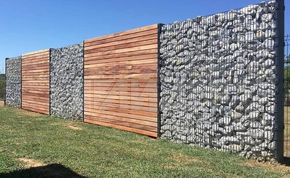 Высокий габионный забор с деревянными досками ГБ-109 - фото 1