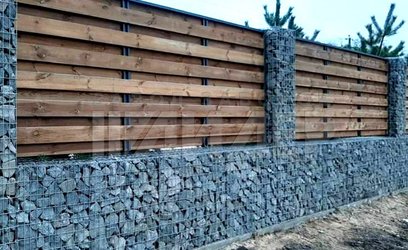 Высокий забор из габионов и дерева ГБ-127 - фото 1