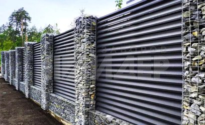 Забор жалюзи с основанием из габионов ГБ-131 - фото 2