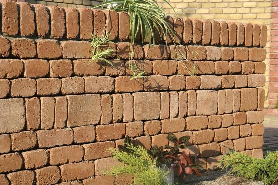 Необычный кирпичный забор