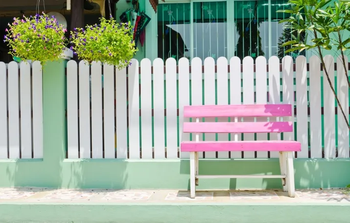 Крашеный штакетник