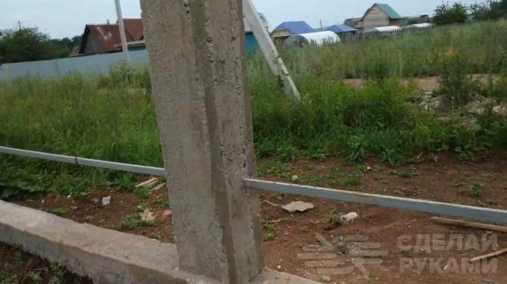 10 способов установки столба для забора
