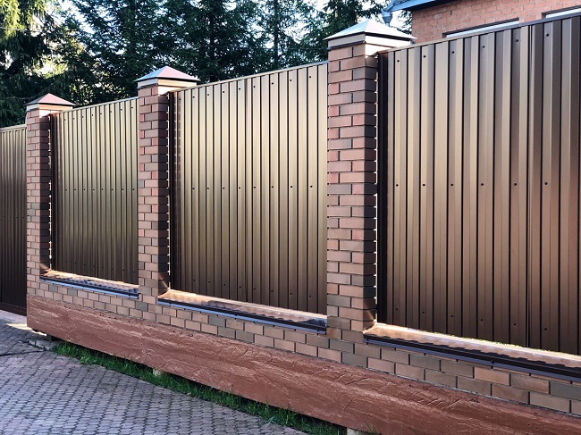 красивый забор для частного дома